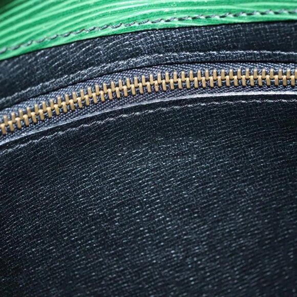 LOUIS VUITTON Epi Montaigne 23 Clutch Bag Green - Picture 12 of 16